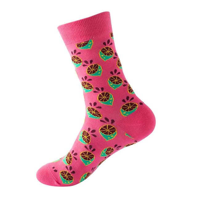 chaussettes roses avec des kiwi
