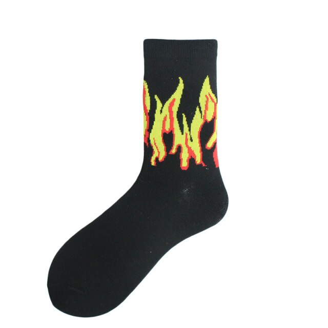 chaussette noire avec une flamme