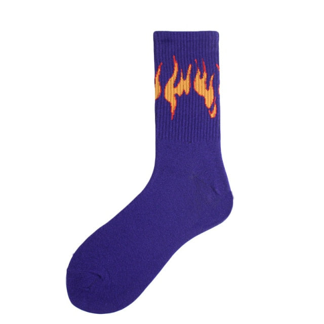 chaussette bleue avec une flamme