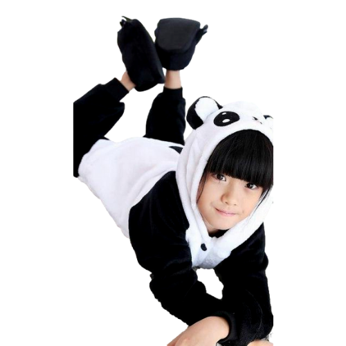 garcon portant un pyjama panda